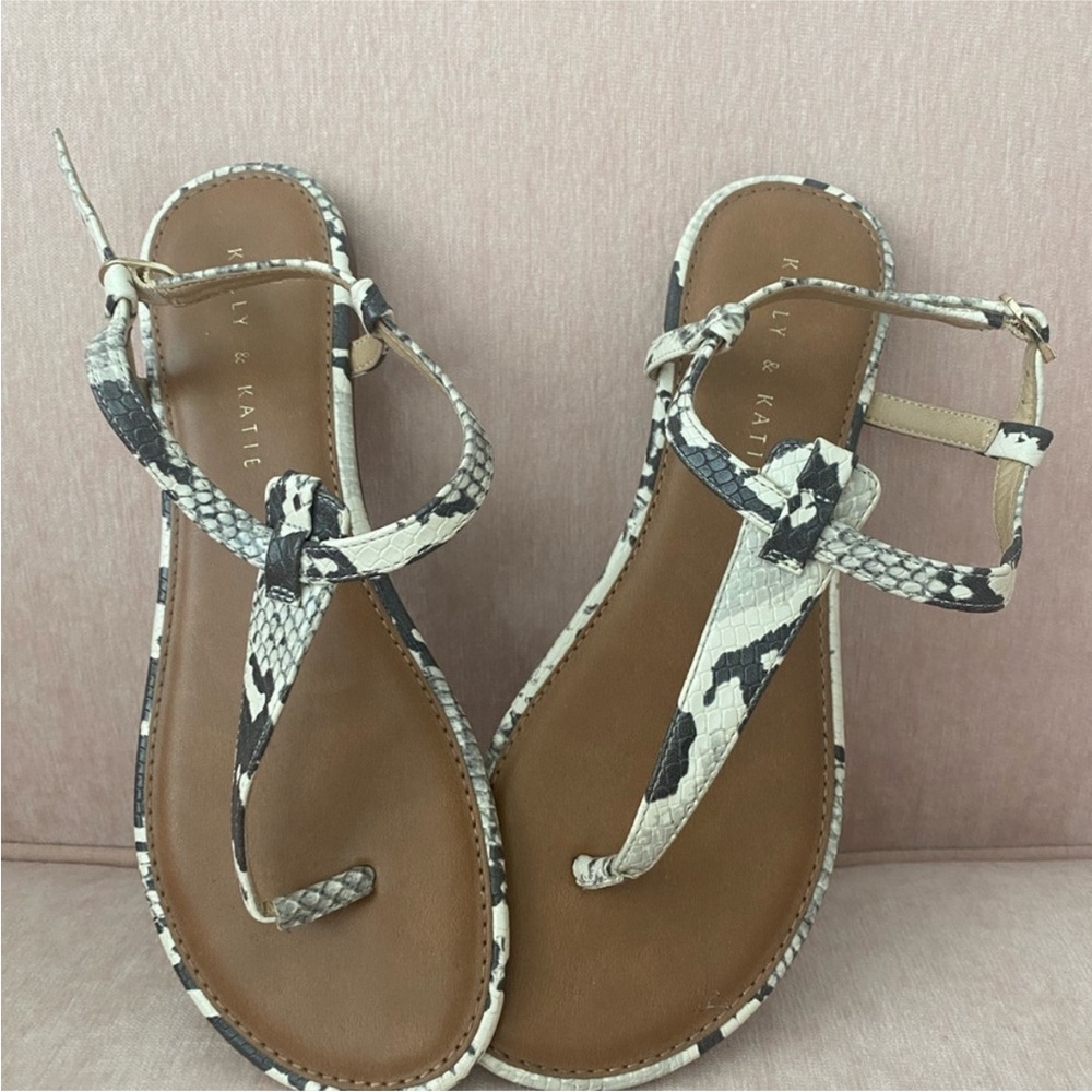 Kelly & Katie Black & Cream & grey Sandals Elegant T-Strap Gladiator Size 6